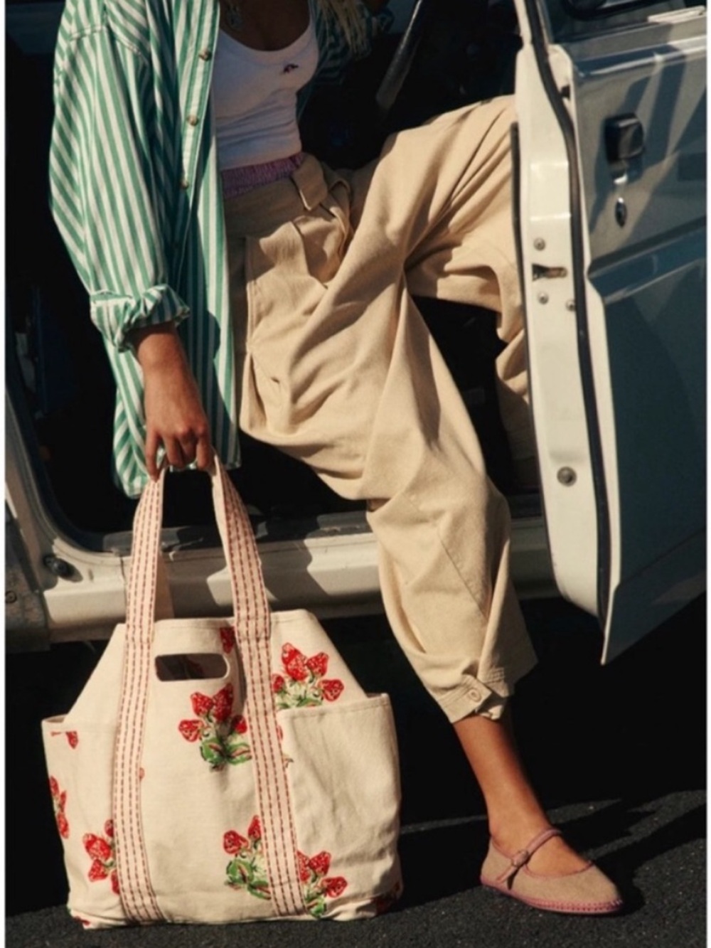 Free People Caravan Tote Strawberry - Picture 6 of 8